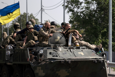 Weitere Teile der Ukraine wurden wieder zurückerobert, russische Soldaten ziehen sich zurück.  Symbolfoto: dpa