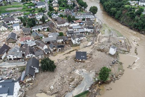 Schuld in Rheinland-Pfalz am 15. Juli 2021: Weitgehend zerstört und überflutet ist das Dorf im Kreis Ahrweiler nach dem Unwetter mit Hochwasser.  Archivfoto: dpa