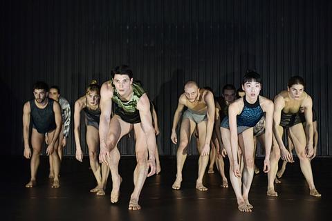Allein aus dem Motiv des Gehens heraus entwickelt "Sphynx" eine zwingende Choreografie – die jetzt mit dem "Faust" ausgezeichnet wurde.