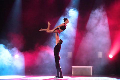 Akrobatik ist Trumpf bei der Show-Tournee „Night of the Dance“ im Darmstadtium. Foto: Dirk Zengel
