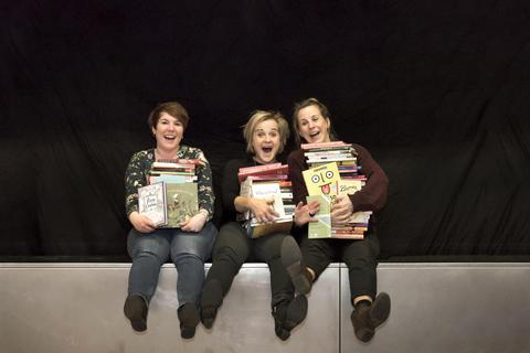 Das Programm für 2021 ist schon gemacht: Carolin Seeger, Ilona Einwohlt und Meike Heinigk (von links) organisieren „Huch, ein Buch!“, das Festival für Kinder- und Jugendliteratur. Foto: Klaus Mai