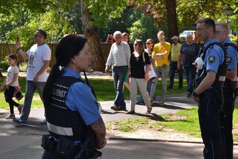 Auch an der Pauluskirche waren Polizeibeamte vor Ort. Foto: Heidi Sturm