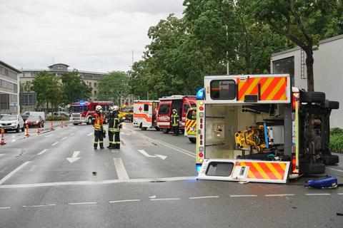 Auf der Rheinstraße hat sich am Donnerstag ein schwerer Unfall ereignet. Foto: 5vision Media