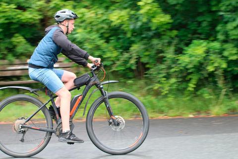 Steht inzwischen auch bei jüngeren Leuten hoch im Kurs: das Mountainbike als E-Bike. Foto: Frank Rademacher 