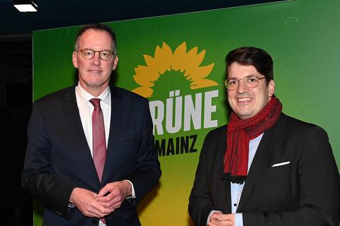 Ex-OB Michael Ebling (links, SPD) warb im Alten Postlager für den OB-Kandidaten der Grünen Christian Viering.