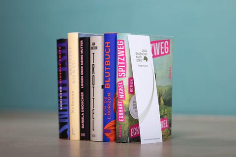 Die Cover der sechs Bücher der Shortlist für den Deutschen Buchpreis 2022. © vntr.media/Börsenverein des Deutschen Buchhandels/dpa/Archivbild