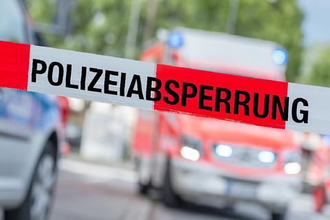 WebDUMMY Dummy GA Polizei Absperrung Tatort Polizeiabsperrung Streifenwagen Rettungsfahrzeug Symbolfoto: S. Zitzmann/Fotolia