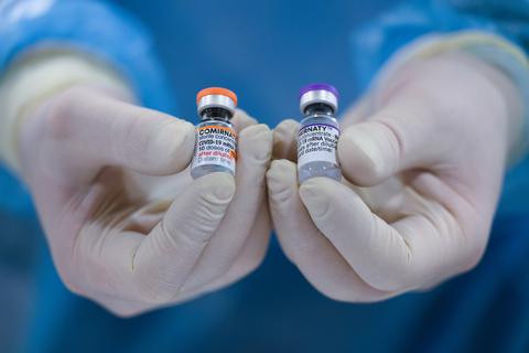 Weltweit wurden 11,3 Milliarden Impfungen gegen das Coronavirus verabreicht. Mehrere Studien zeigen, wie wirksam die Vakzine von Biontech, Moderna und Co. sind.