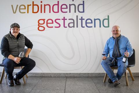 Die beiden Podcast-Hosts René Harth (links) und Thomas Ehlke in der VRM: Beide sind die Gastgeber des Podcasts Weinx1. Foto: Lukas Görlach  