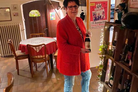 Gastronomin Rita Thamer sucht einen Nachfolger für ihren "Ramspecks Weinkeller" in Alsfeld.   Foto: Linda Buchhammer 