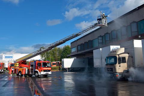 Unter anderem mit einer öffentlichen Großübung wirbt die Feuerwehr Alsfeld zum Mitmachen bei der Einsatzabteilung.    Foto: Günther Krämer 