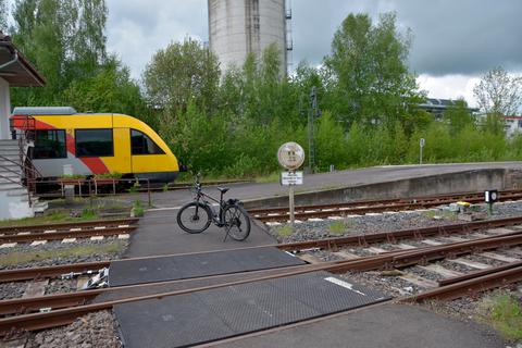 Unfälle seien an diesem Bahnübergang nicht auszuschließen, findet die ALA. Foto: Günther Krämer 