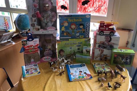 Neue Spielsachen für die Kindergartenkinder. Foto: Schott  Foto: Schott