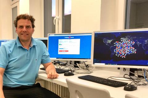 Jens Heddrich im Rechnerraum der Konrad-Zuse-Schule. Foto: Heddrich 
