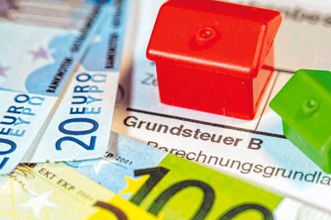 Trotz hohen Investitionskredites kann die Stadt Grebenau auf das Anheben der Grundsteuern verzichten.  Symbolfoto: Jens Büttner/dpa 