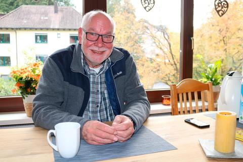 Pfarrer Pierre Bouvain blickt auf ein langes Berufsleben zurück, 23 Jahre davon hat er im Vogelsberg verbracht.  Foto: Schlitt 