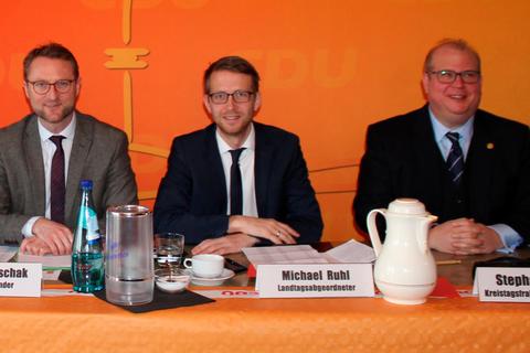 Jens Mischak, Michael Ruhl und Stephan Paule gemeinsam auf einem Podium. Archivfoto: CDU Vogelsberg 
