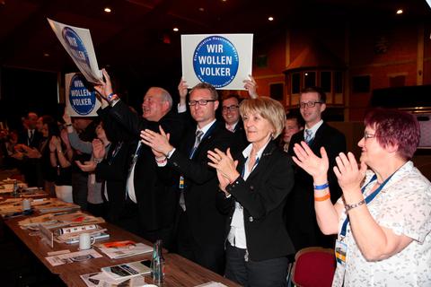 Schnappschuss aus der Zeit, als es noch keine digitalen Parteitage gab: die Vogelsberger CDU beim hessichen Landesparteitag 2013. Foto: Archiv hek 