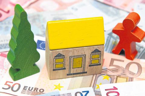 Die Anhebung der Grunderwerbsteuer bedeutet für Häuslebauer immer höhere Nebenkosten – mit dem Resultat, dass immer weniger sich Eigentum zulegen können.