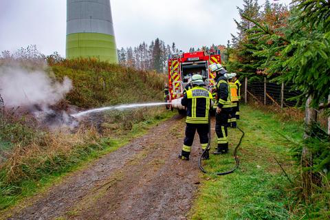 Die Feuerwehr nahm noch Nachlöscharbeiten vor. Foto: Fuldamedia 