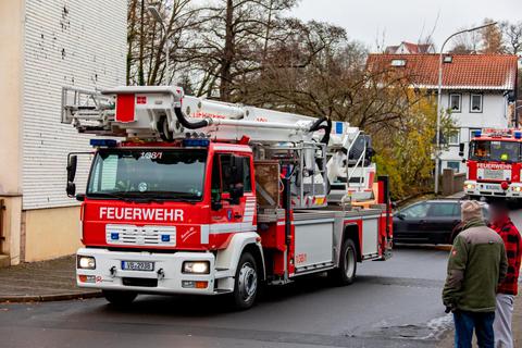 Die Feuerwehr in der Lauterbacher Altstadt. Zum Glück war nur ein Pfannengericht angebrannt. © Fuldamedia