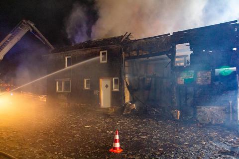 Das leerstehende Wohnhaus brannte ab. Fotos: Fuldamedia 