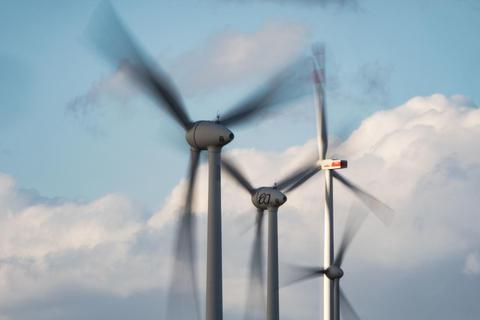 Auch das sogenannte Repowering von Windkraftanlagen war ein wichtiges Thema der Bürgerversammlung. Foto: Frank Rumpenhorst/dpa