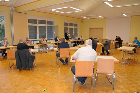 Um den erforderlichen Abstand zu wahren, fand die Parlamentssitzung der Ulrichsteiner Stadtverordneten im Innovationszentrum statt. Foto: Graulich 