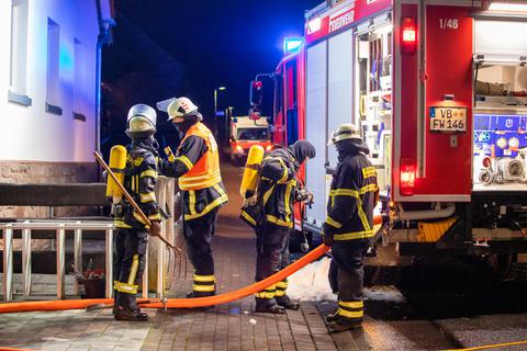 Vor Ort waren die Feuerwehr Wartenberg mit 23 Einsatzkräften, der Rettungsdienst und eine Streife der Polizeistation Lauterbach. Foto: Weber 