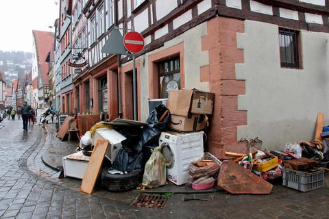 Wer zahlt den Schaden nach dem Hochwasser, der vor allem in der Büdinger Altstadt immens ist? Foto: Leo 
