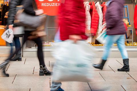 Mit einer klaren Öffnungsstrategie sollen Läden und Geschäfte wieder eine Perspektive bekommen.   Symbolfoto: Andreas Arnold/dpa 