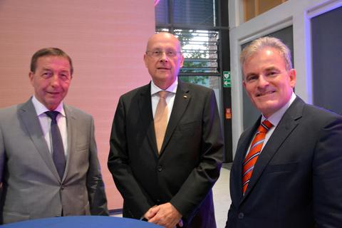 Präsident Rainer Schwarz mit dem Redner, Professor Ferdinand Kirchhof, und Hauptgeschäftsführer, Dr. Matthias Leder (v.l.).  Foto: Diedolph 