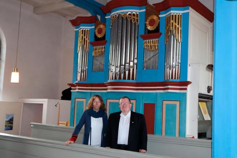 Ein kleines, feines Jubiläums-Orgelkonzert gaben Dekanatskantorin Katrin Anja Krauße und Hans Martin Kaiser. Foto: Maresch 