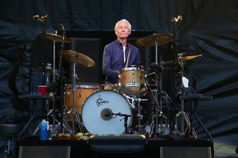 Charlie Watts, der nun verstorbene Schlagzeuger der Rolling Stones, während eines Auftritts im Murrayfield Stadion in Edinburgh im Juni 2018.  Foto: dpa