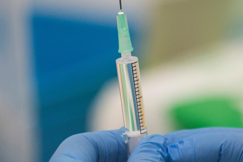 Eine Spritze mit Impfstoff gegen Covid-19.  Archivfoto: dpa