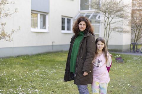 Viktoriia Sliusarenko und ihre Tochter Tanya sind Ende April 2022 nach Mainz gekommen.  