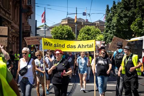 In Mainz haben sich Demonstranten für die Interessen der Flutopfer aus dem Ahrtal eingesetzt. Foto: Lukas Görlach/VRM Bild