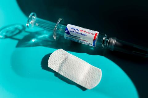 Die Spritze gegen die Grippe wird Schwangeren, Frauen und Männer mit chronischen Erkrankungen, Menschen ab 60 Jahre und medizinischem Personal empfohlen. © Jan Woitas/dpa-Zentralbild/dpa-tmn