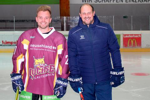 Neuzugang Jonas Manger (links) mit Luchse-Coach Dennis Maschke.  Foto: ECL 