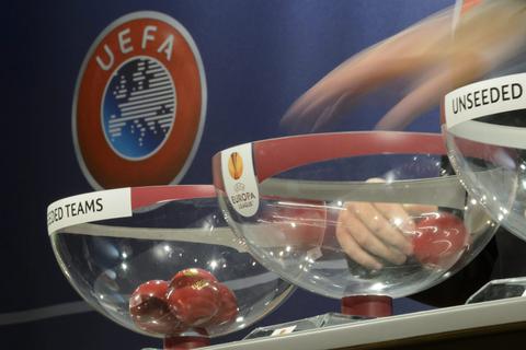 Eintracht Frankfurt muss sich mit Betis Sevilla im Achtelfinale der Europa League auseinandersetzen. Archivfoto: dpa
