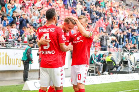 Zahlt gegen RB Leipzig das Vertrauen in ihn zurück: Marcus Ingvartsen (Mitte) trifft zum 1:0. Foto: Lukas Görlach