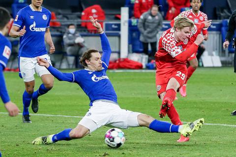 Jonathan Burkardt (rechts, im Spiel 2021 gegen Schalke) saß zuletzt auf der Bank, könnte aber in die 05-Startelf rutschen.