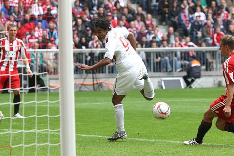 Sami Allaguis unvergessenes Tor beim 2:1-Sieg des 1. FSV Mainz 05 im September 2010 gegen den FC Bayern München.  Archivfoto: rscp