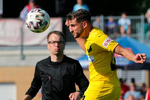 Heimisches Talent: Der 19-jährige Manuel Dursun stammt wie viele Spieler des FSV Fernwald aus der Wiesecker Jugend. Foto: Steffen Bär 