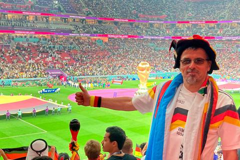 Zuversicht vor dem Anpfiff, Enttäuschung bei Abpfiff: Günter Stiebig beim letzten WM-Auftritt der deutschen Mannschaft.  Fotos: Stiebig © 