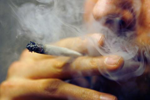 In der Pubertät kann der Cannabis-Konsum nach Einschätzung von Professor Braus zu nachhaltigen Schäden führen. Foto: dpa