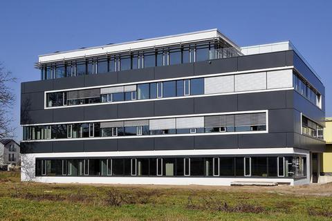Im Neubau in Pfungstadt sind auf 2000 Quadratmetern Büros, Labore, Präsentationsflächen und Kantine untergebracht. Foto: Primes